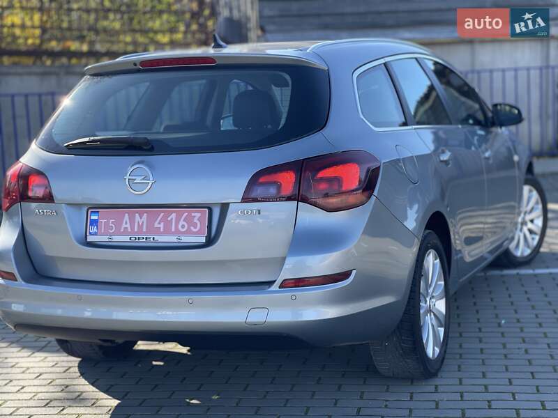 Универсал Opel Astra 2011 в Тернополе