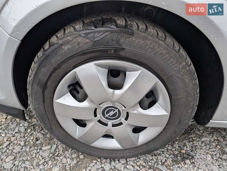 Универсал Opel Astra 2008 в Ровно