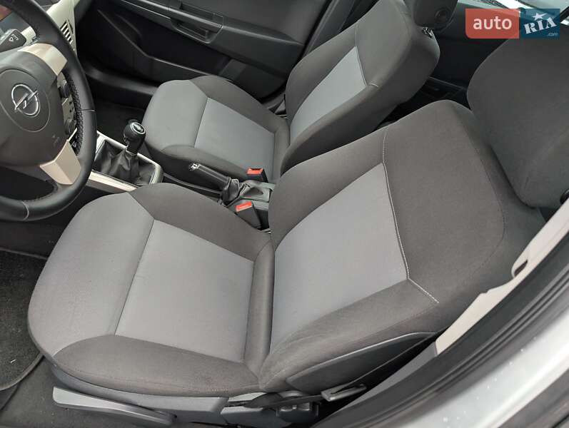 Универсал Opel Astra 2008 в Ровно