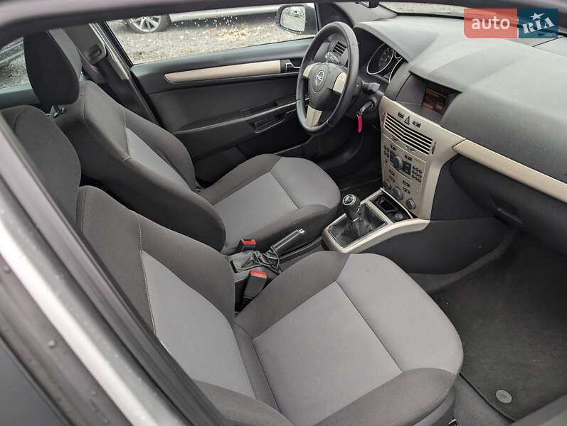 Универсал Opel Astra 2008 в Ровно