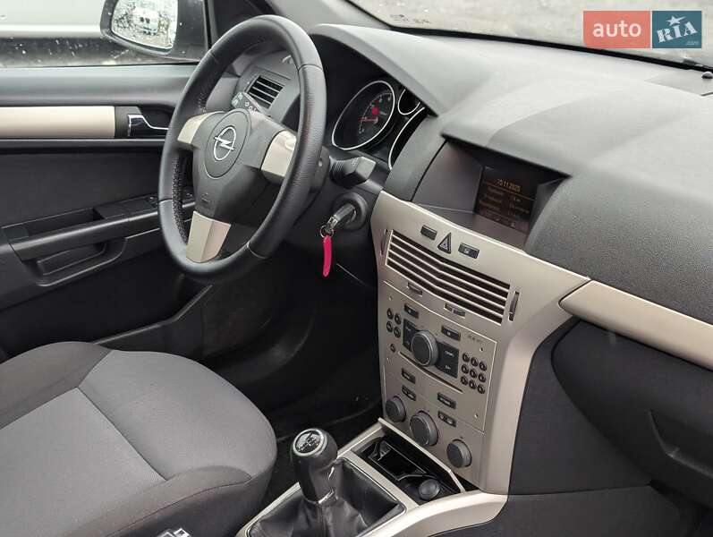 Универсал Opel Astra 2008 в Ровно