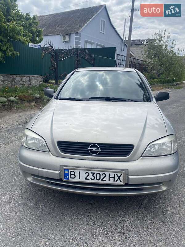Седан Opel Astra 2006 в Полтаве