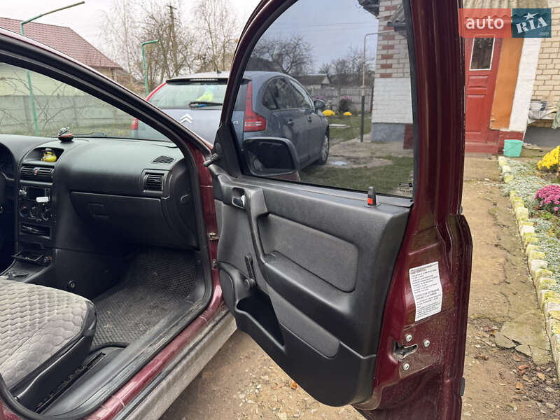 Седан Opel Astra 2005 в Брусилові