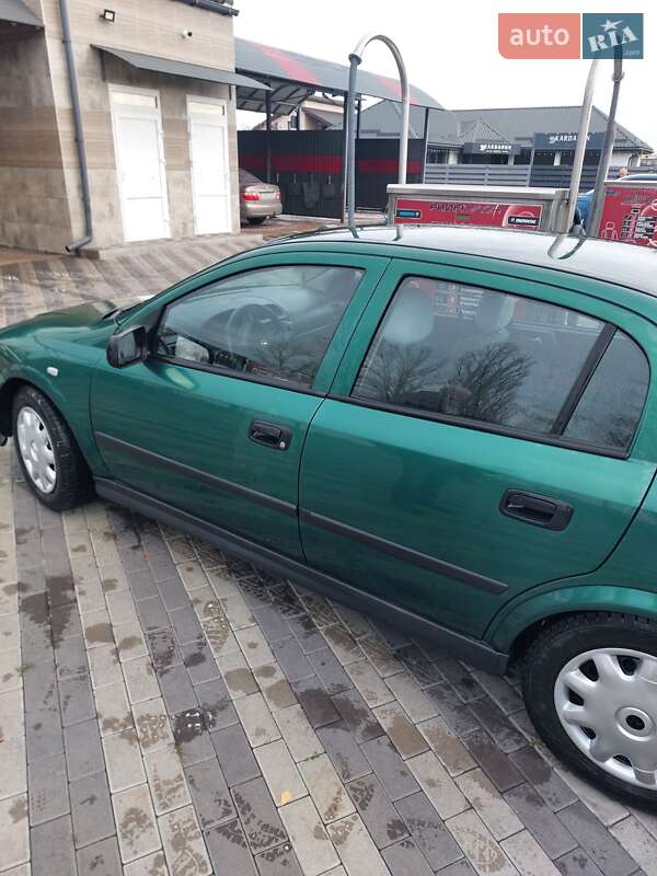 Седан Opel Astra 2004 в Киеве