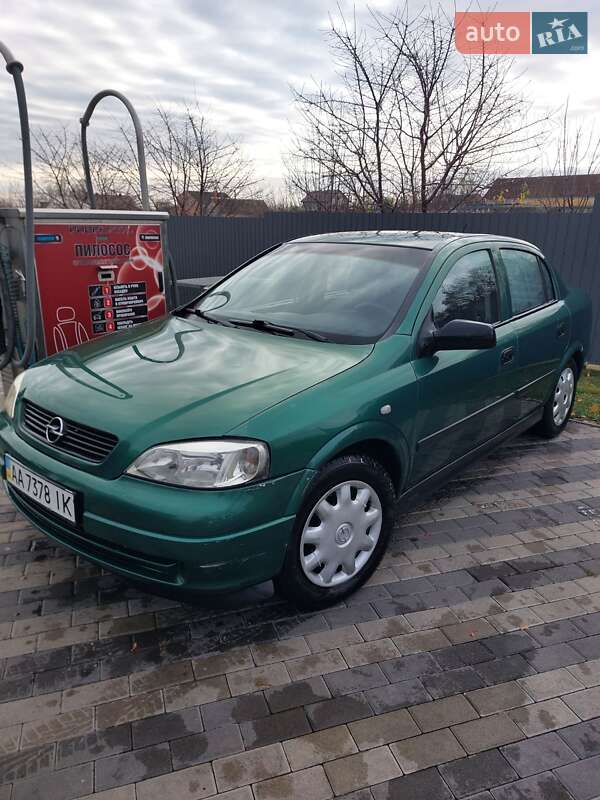 Седан Opel Astra 2004 в Киеве