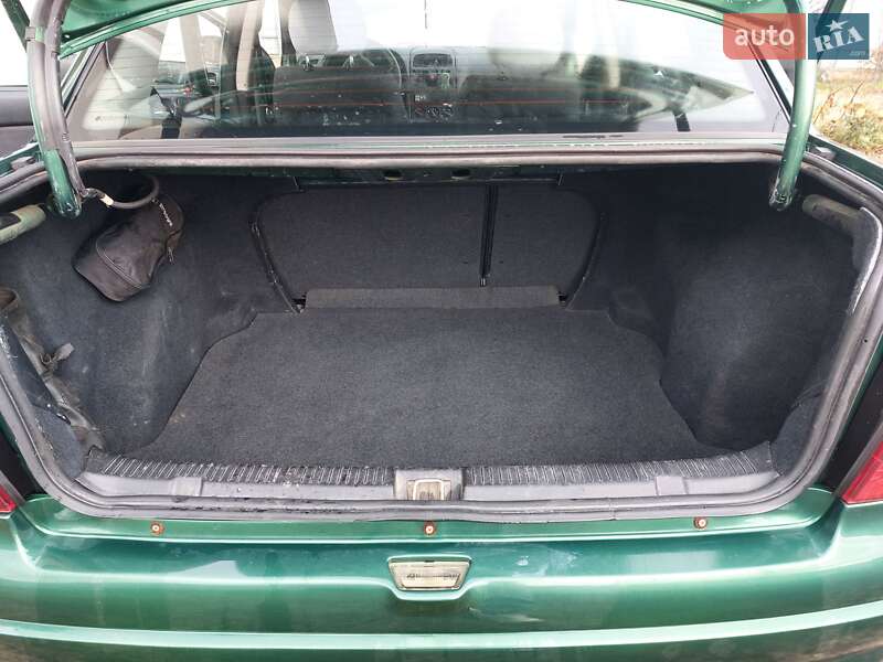 Седан Opel Astra 2004 в Киеве