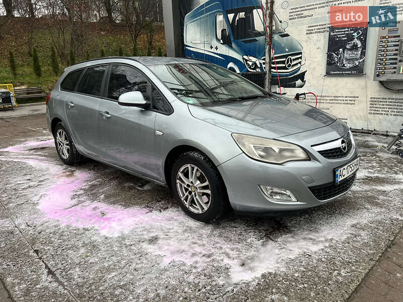 Універсал Opel Astra 2011 в Львові