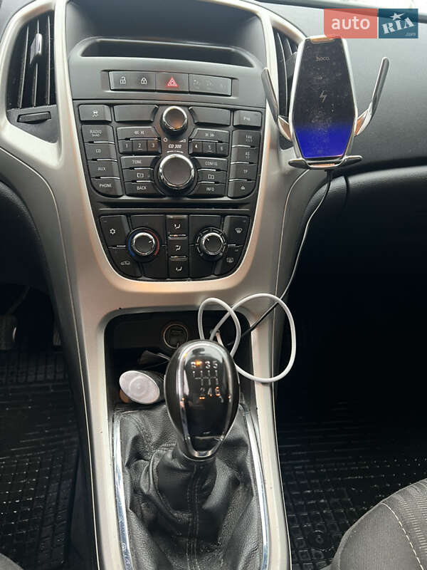 Універсал Opel Astra 2011 в Львові