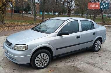 Седан Opel Astra 2004 в Вознесенске