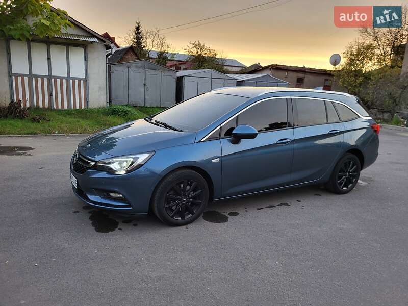 Універсал Opel Astra 2017 в Ужгороді
