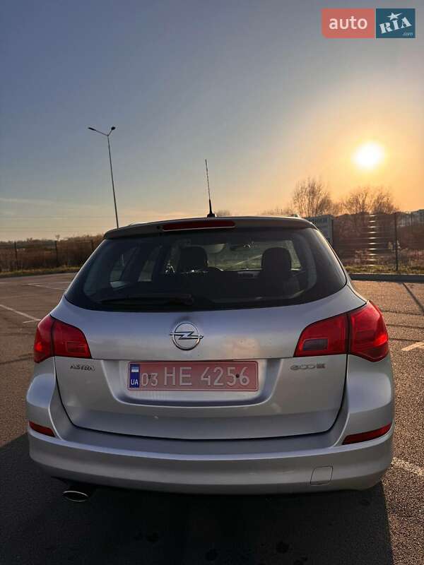 Универсал Opel Astra 2011 в Радивилове