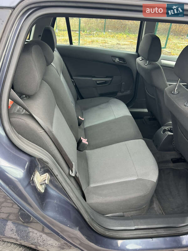 Універсал Opel Astra 2009 в Луцьку