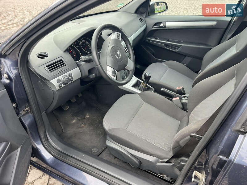 Універсал Opel Astra 2009 в Луцьку