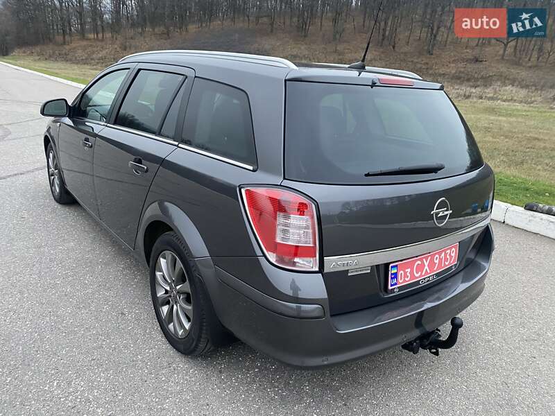 Универсал Opel Astra 2010 в Харькове