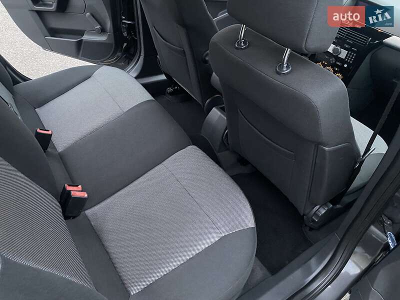 Универсал Opel Astra 2010 в Харькове