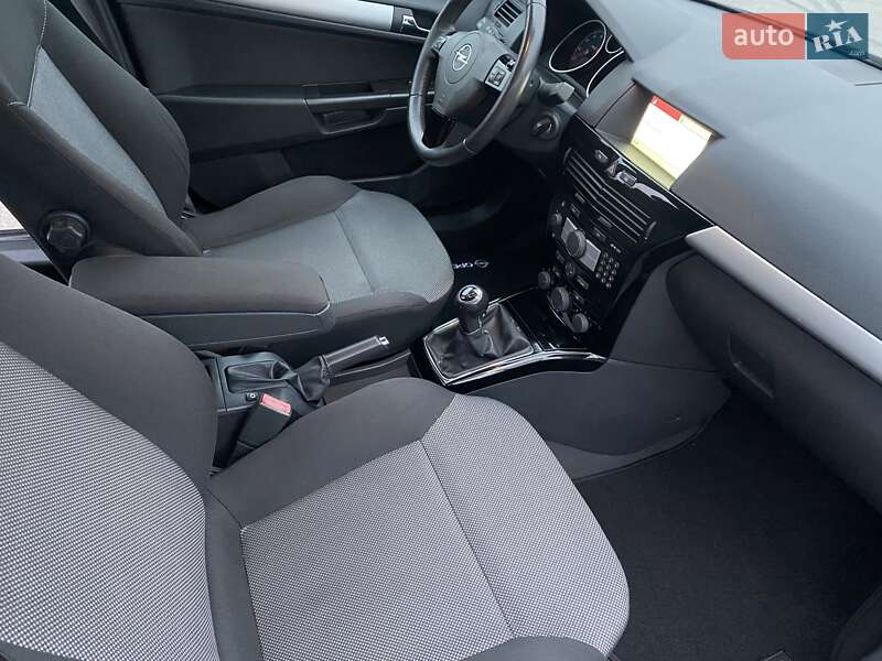 Универсал Opel Astra 2010 в Харькове