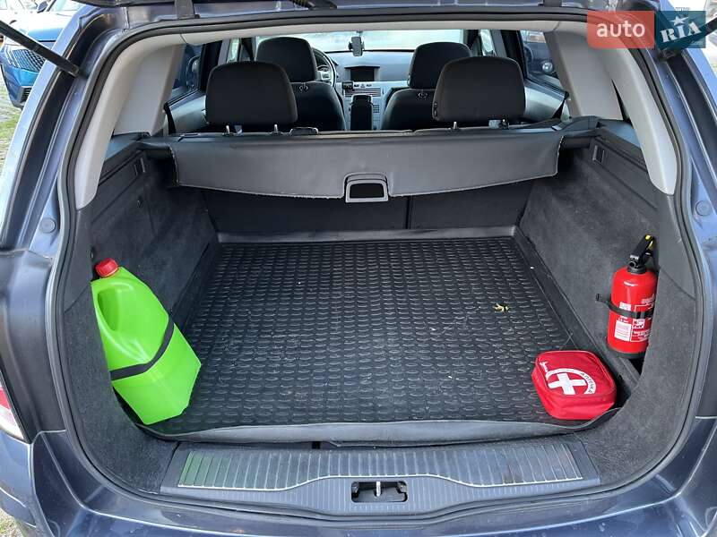 Универсал Opel Astra 2009 в Золочеве