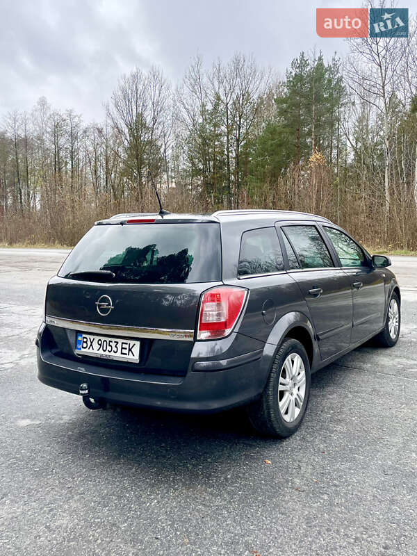 Универсал Opel Astra 2009 в Полонном