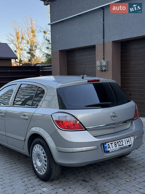 Хэтчбек Opel Astra 2006 в Ивано-Франковске