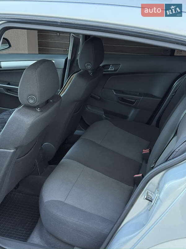 Хэтчбек Opel Astra 2006 в Ивано-Франковске