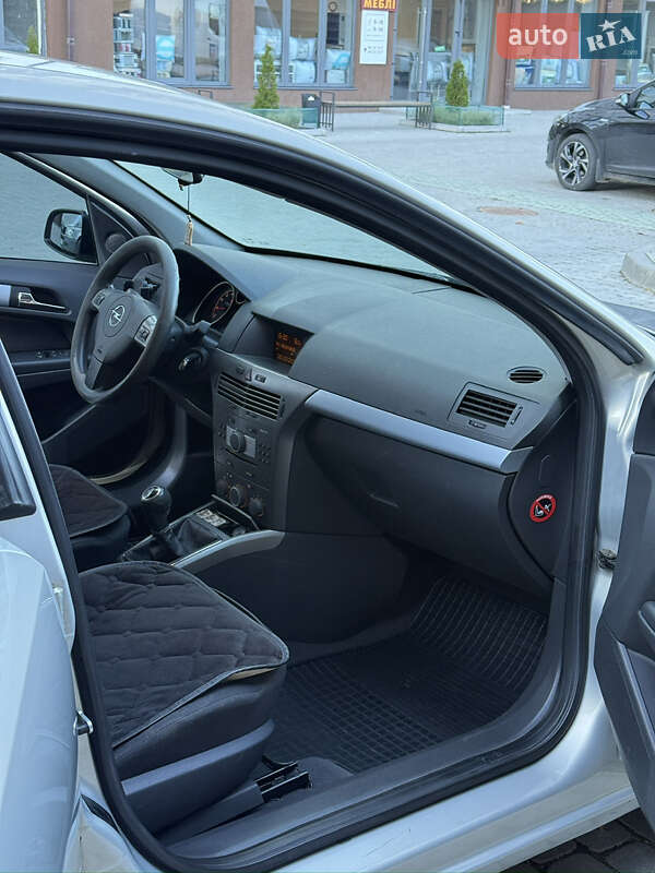 Хэтчбек Opel Astra 2006 в Ивано-Франковске