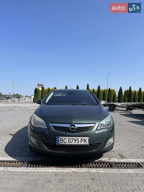 Хэтчбек Opel Astra 2010 в Львове