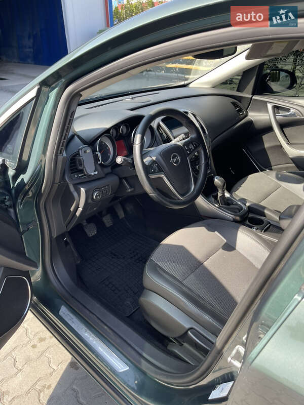 Хэтчбек Opel Astra 2010 в Львове