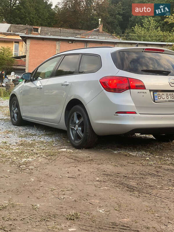 Універсал Opel Astra 2013 в Львові