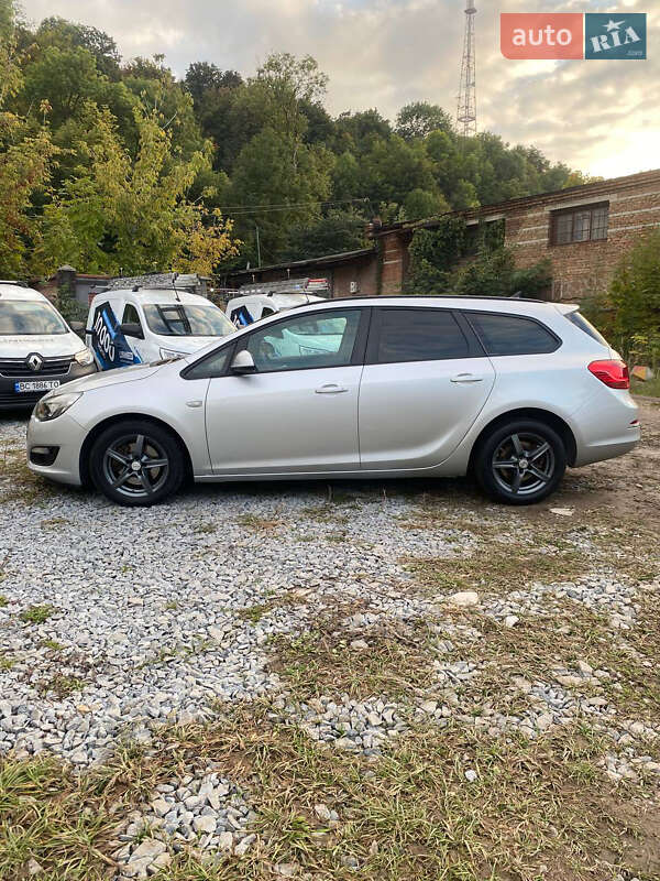 Універсал Opel Astra 2013 в Львові