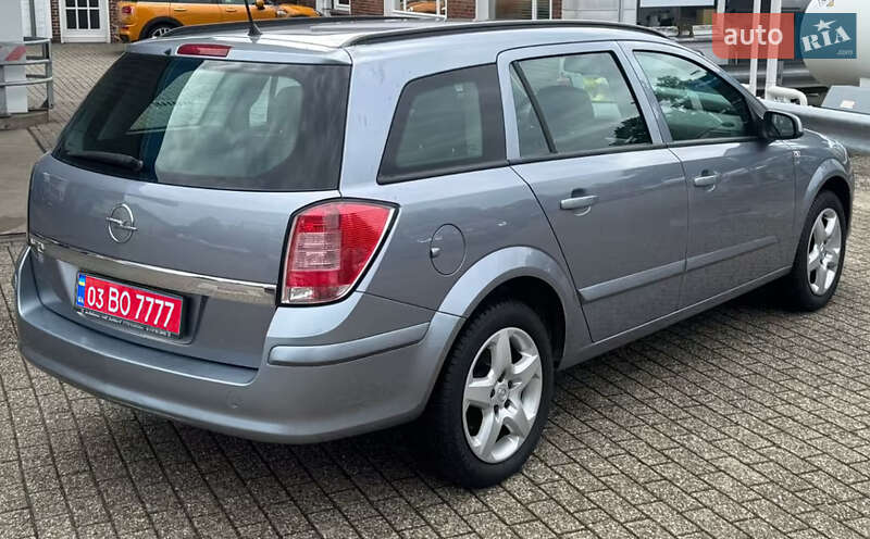 Універсал Opel Astra 2009 в Тернополі