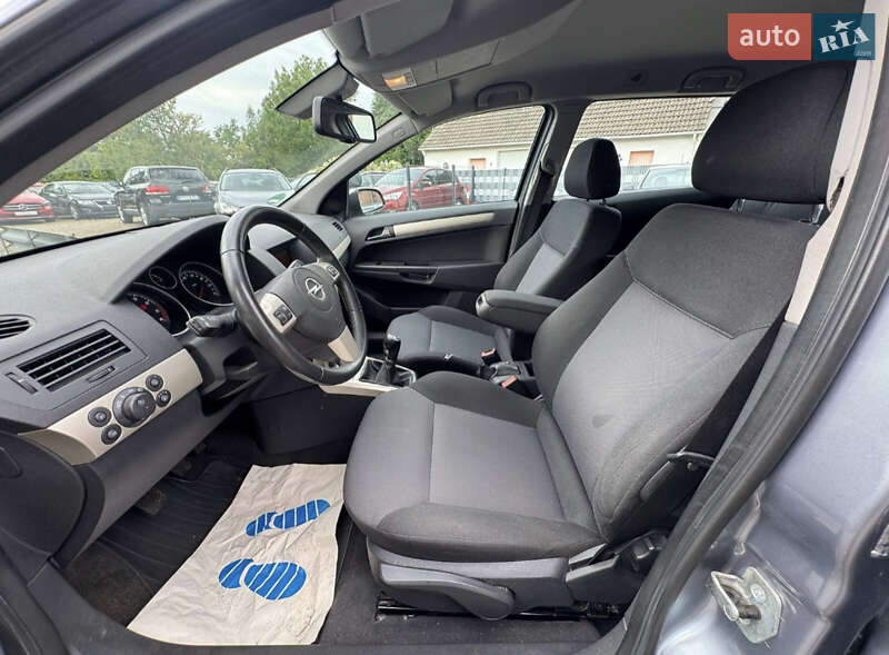 Універсал Opel Astra 2009 в Тернополі