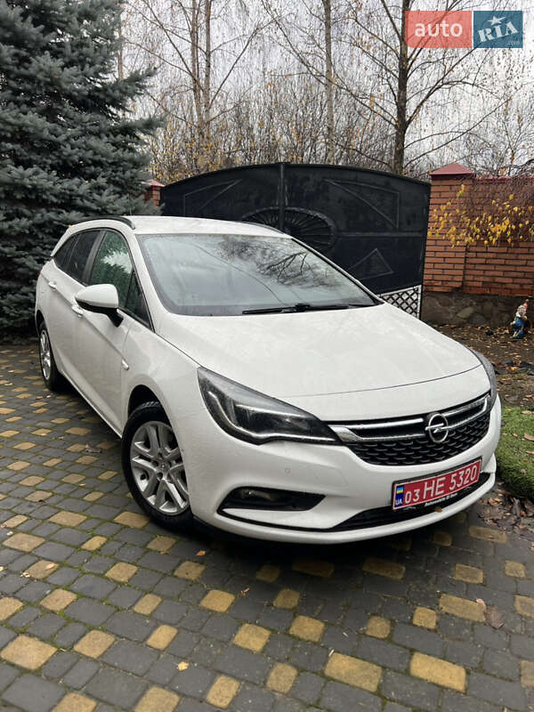 Універсал Opel Astra 2018 в Львові