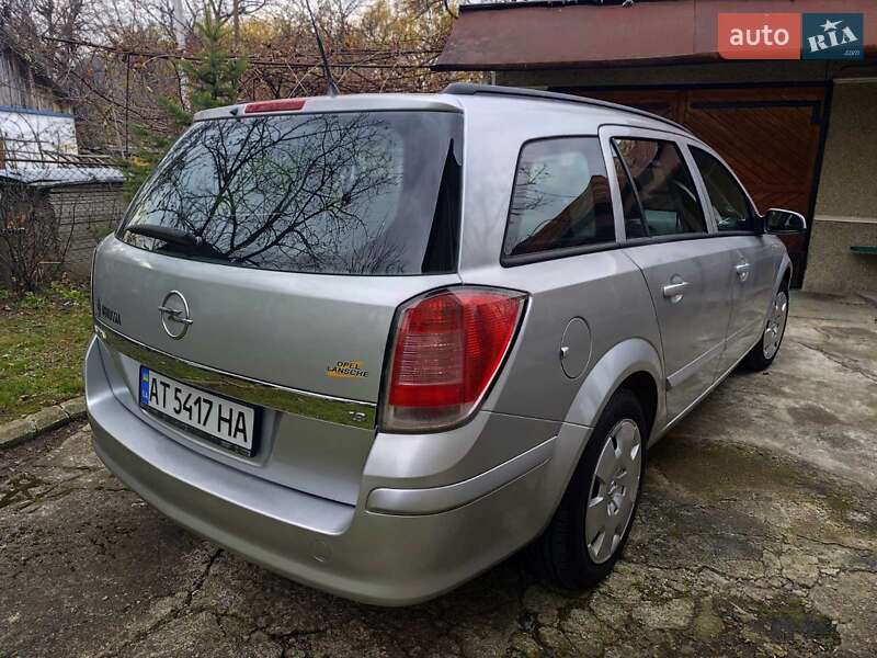 Универсал Opel Astra 2005 в Надворной