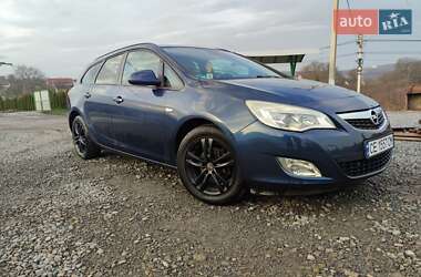 Универсал Opel Astra 2011 в Черновцах