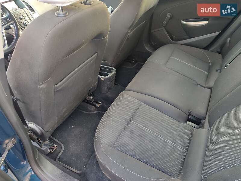 Универсал Opel Astra 2011 в Черновцах