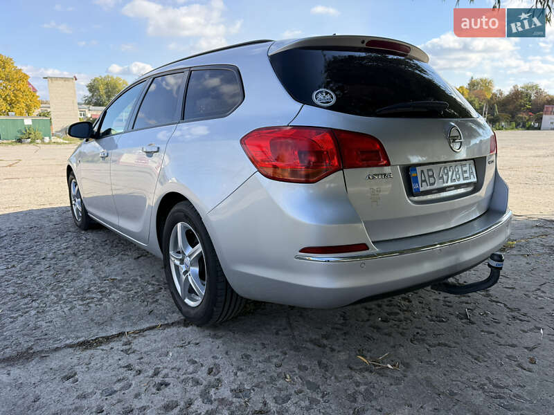 Універсал Opel Astra 2013 в Ладижині