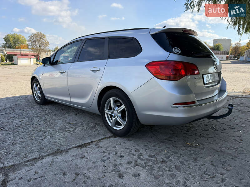 Універсал Opel Astra 2013 в Ладижині