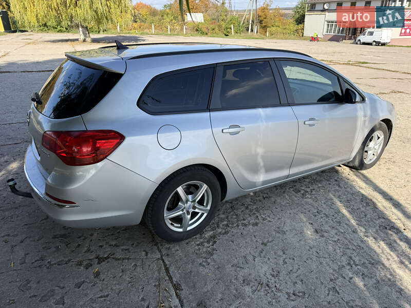 Універсал Opel Astra 2013 в Ладижині