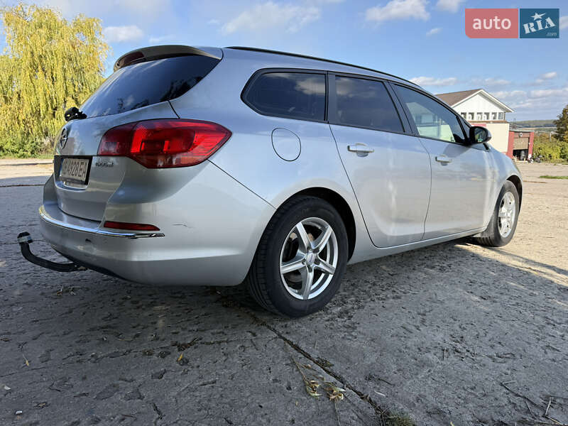 Універсал Opel Astra 2013 в Ладижині