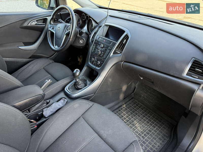 Універсал Opel Astra 2013 в Ладижині