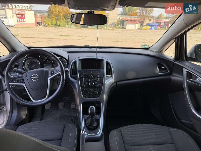 Універсал Opel Astra 2013 в Ладижині