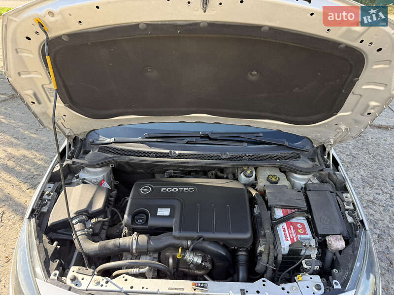 Універсал Opel Astra 2013 в Ладижині