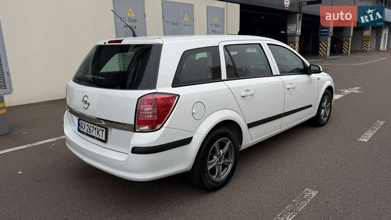 Хэтчбек Opel Astra 2006 в Боярке