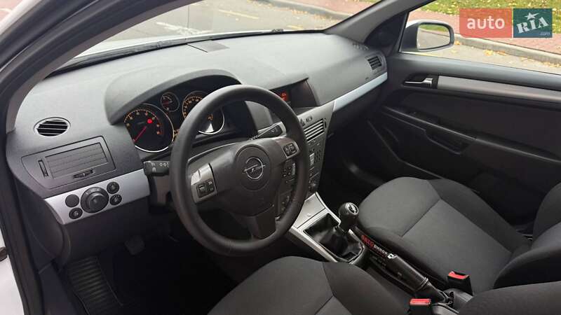 Хэтчбек Opel Astra 2006 в Боярке