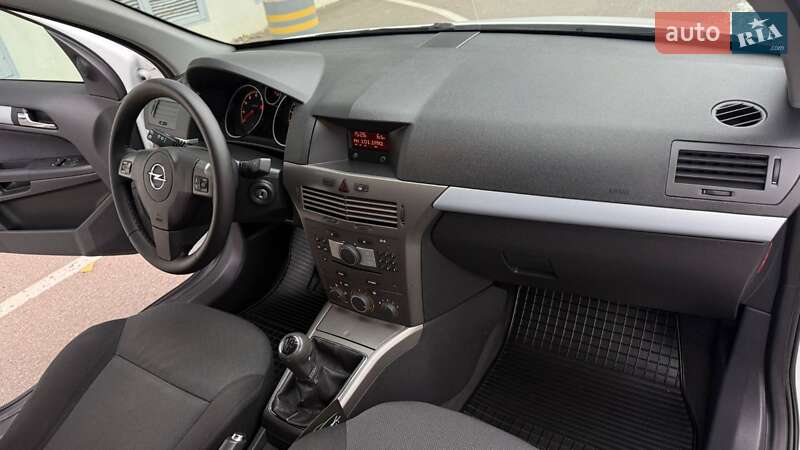 Хэтчбек Opel Astra 2006 в Боярке