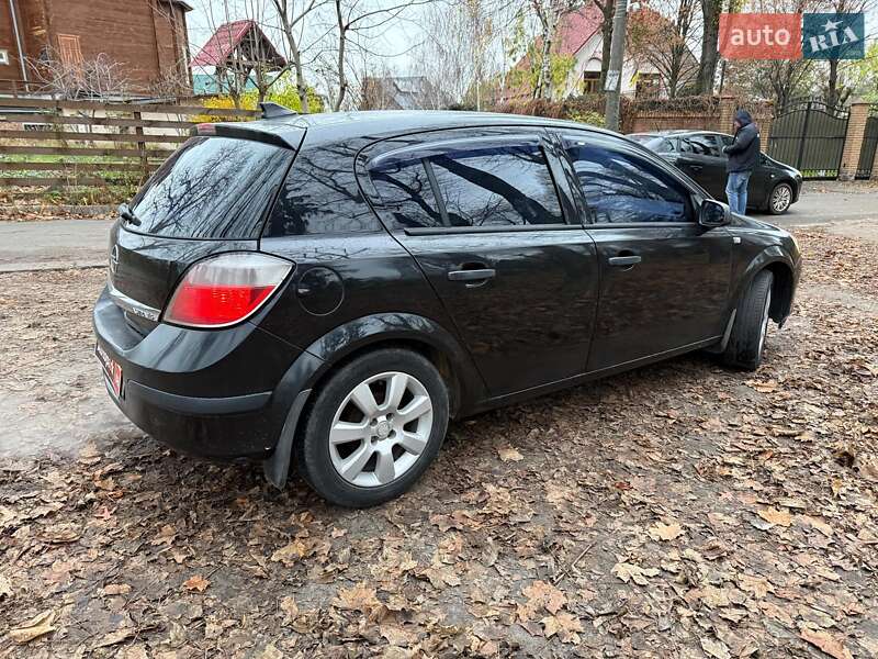 Хэтчбек Opel Astra 2005 в Киеве