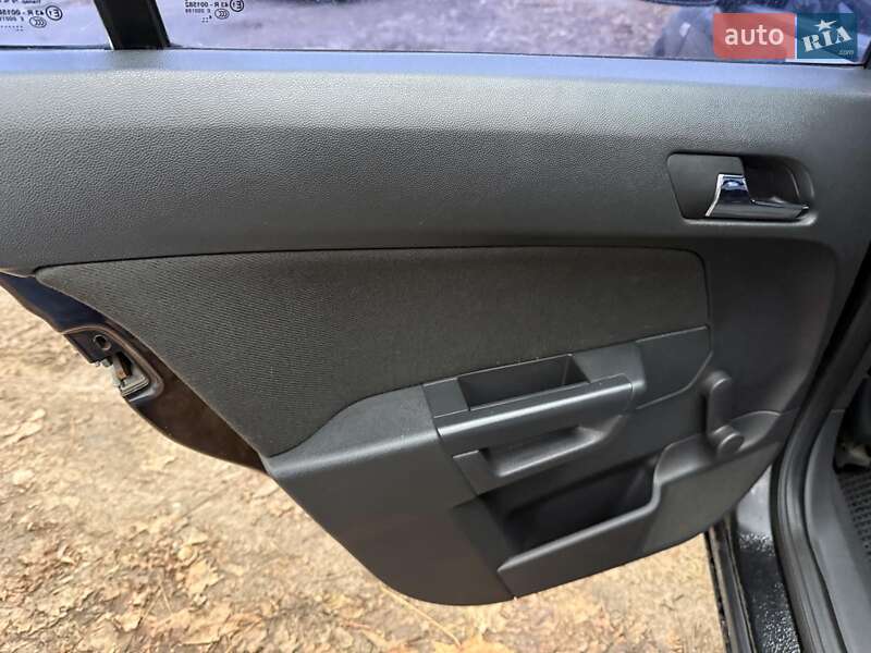 Хэтчбек Opel Astra 2005 в Киеве