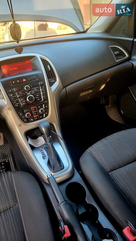 Универсал Opel Astra 2012 в Кривом Роге