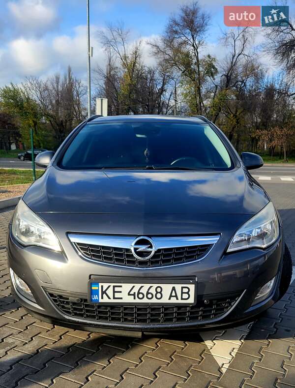 Универсал Opel Astra 2012 в Кривом Роге