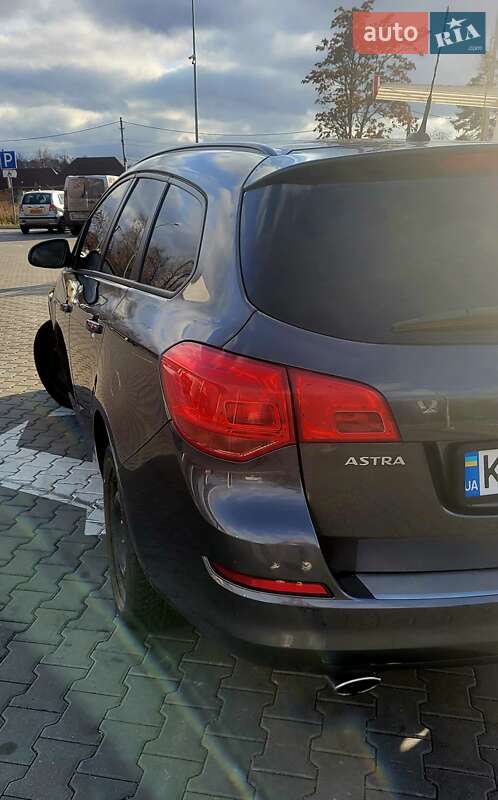 Универсал Opel Astra 2012 в Кривом Роге